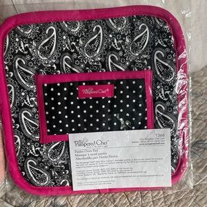 Pampered Chef Black and White Paisley Oven Pad with Pink Trim